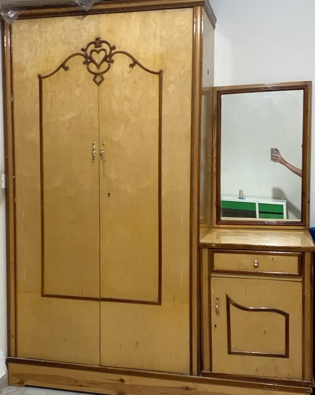 دولاب بمراية للبيع في القاهرة