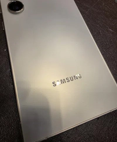 جهاز ⁦⁦S24⁩⁩ ⁦⁦Ultra⁩⁩ ⁦⁦256GB⁩⁩ نظيف مكفول من صيانة مع كارتون شرق اوسط فى المثنى