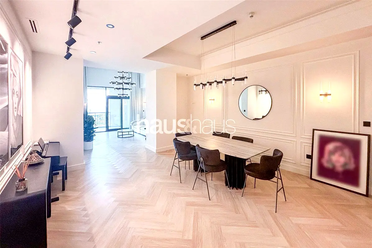 Burj Water View | Fully Upgraded | 2 Parking Spots فى دبى