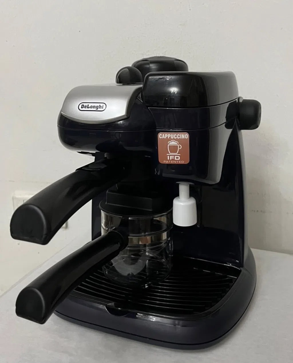Delonghi Coffee Maker. للبيع القاهرة