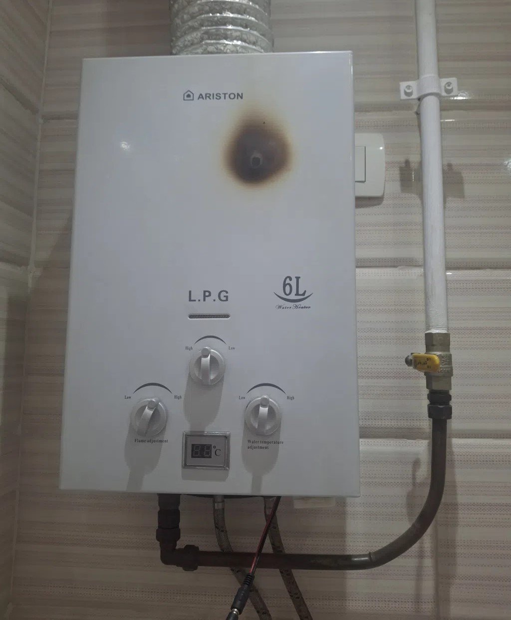 سخان  للبيع الإسكندريةا ريستون ⁦⁦6⁩⁩ لتر بمدخنه