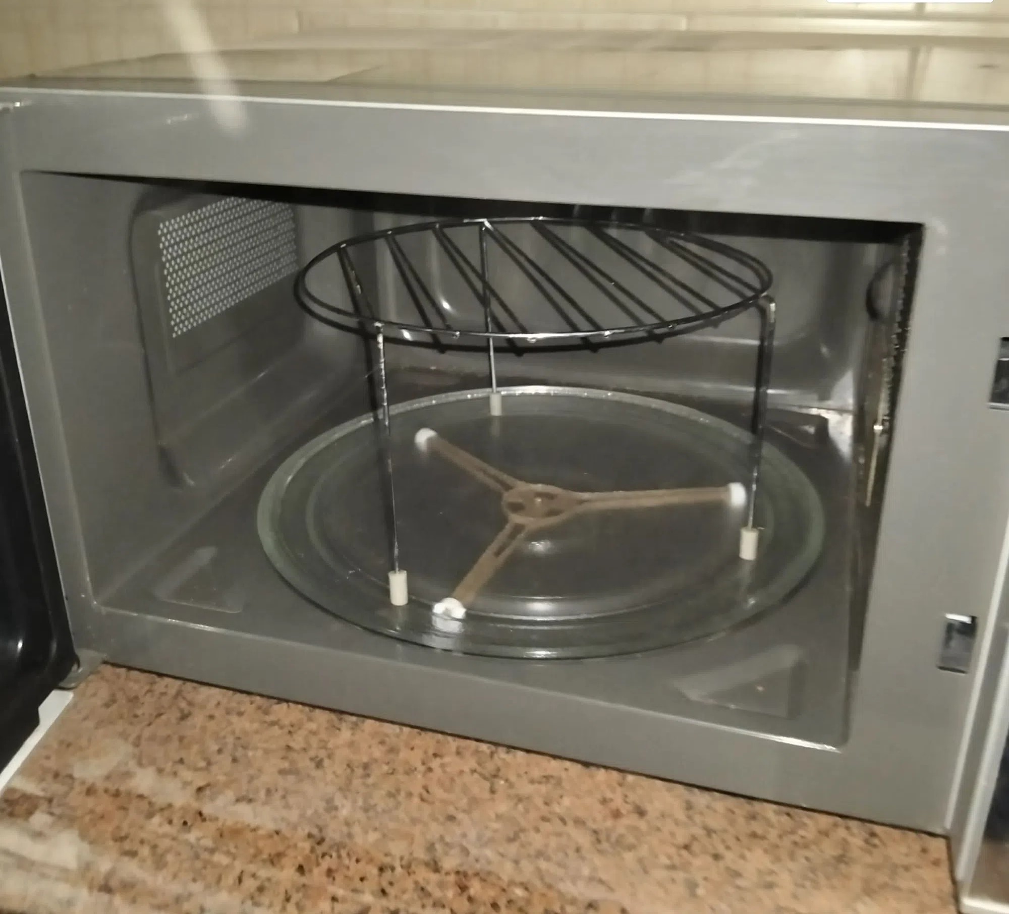 ميكروويف ⁦⁦30⁩⁩ لتر ⁦⁦lg⁩⁩  للبيع في القاهرة