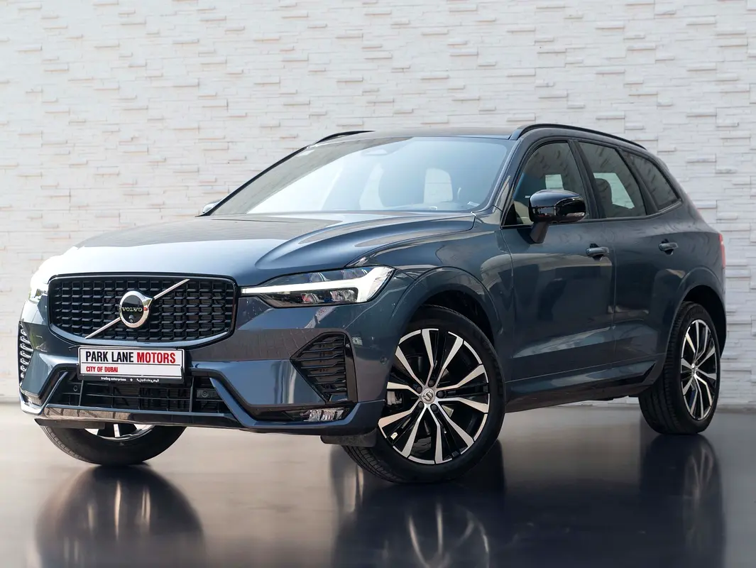 Volvo XC60 B5 Ultimate Dark 2023 للبيع فى دبى