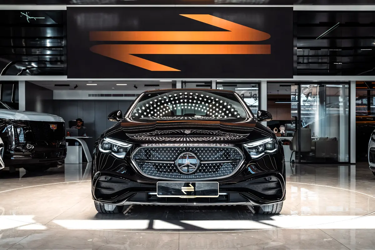 Mercedes-Benz E-Class E 300 4MATIC 2026 للبيع فى دبى