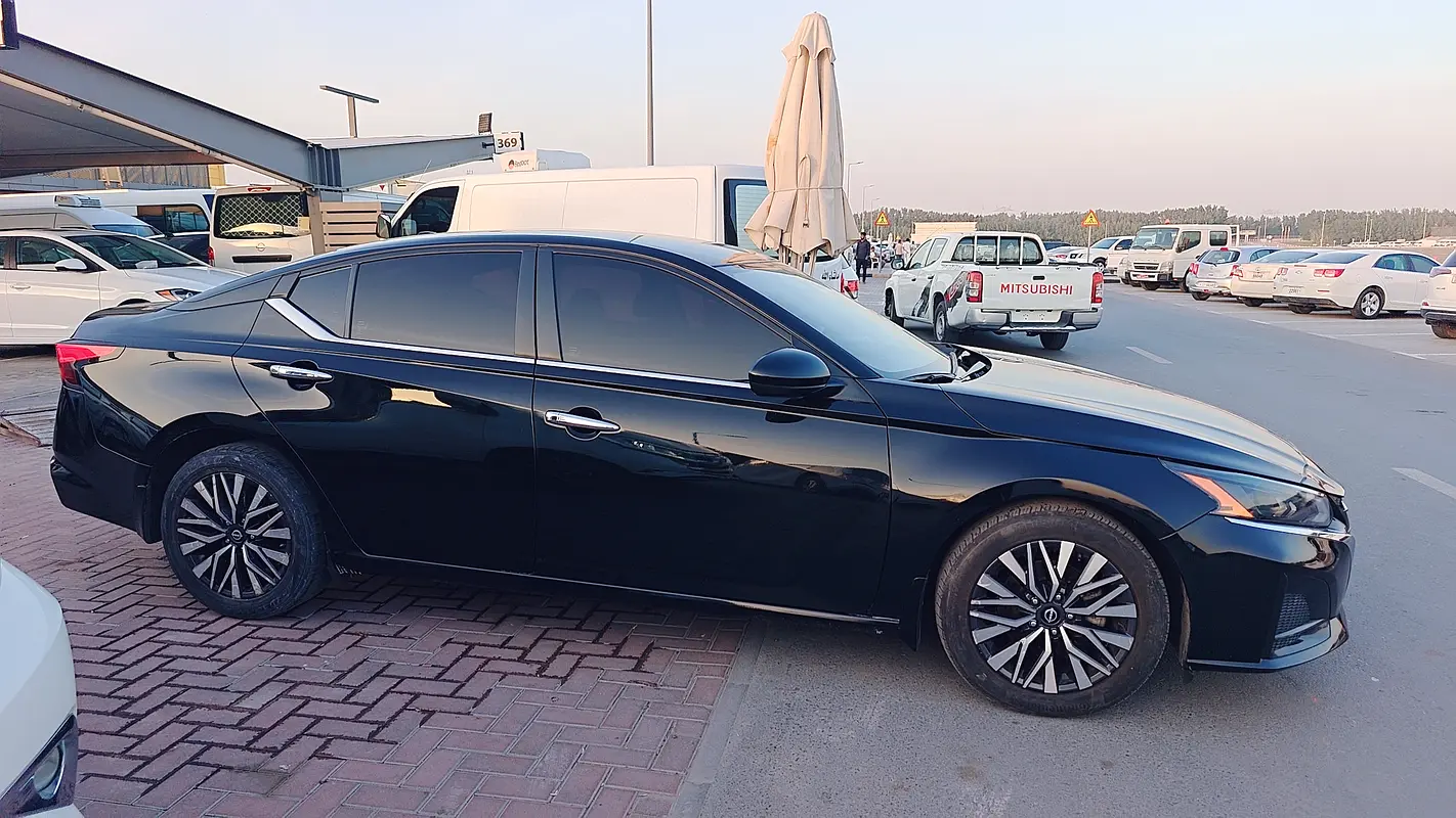 Nissan Altima SV 2023 للبيع فى الشارقه