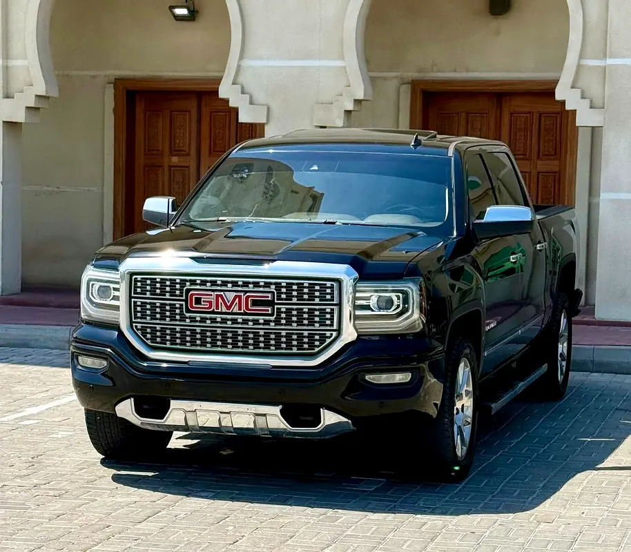 GMC Sierra Denali 2016 للبيع فى عجمان