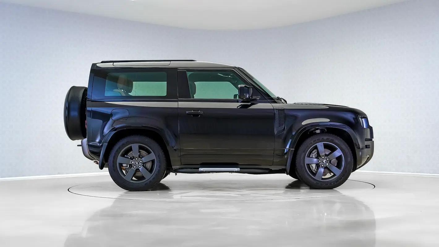 Land Rover Defender 90 X-Dynamic HSE P400 2025 للبيع فى دبى