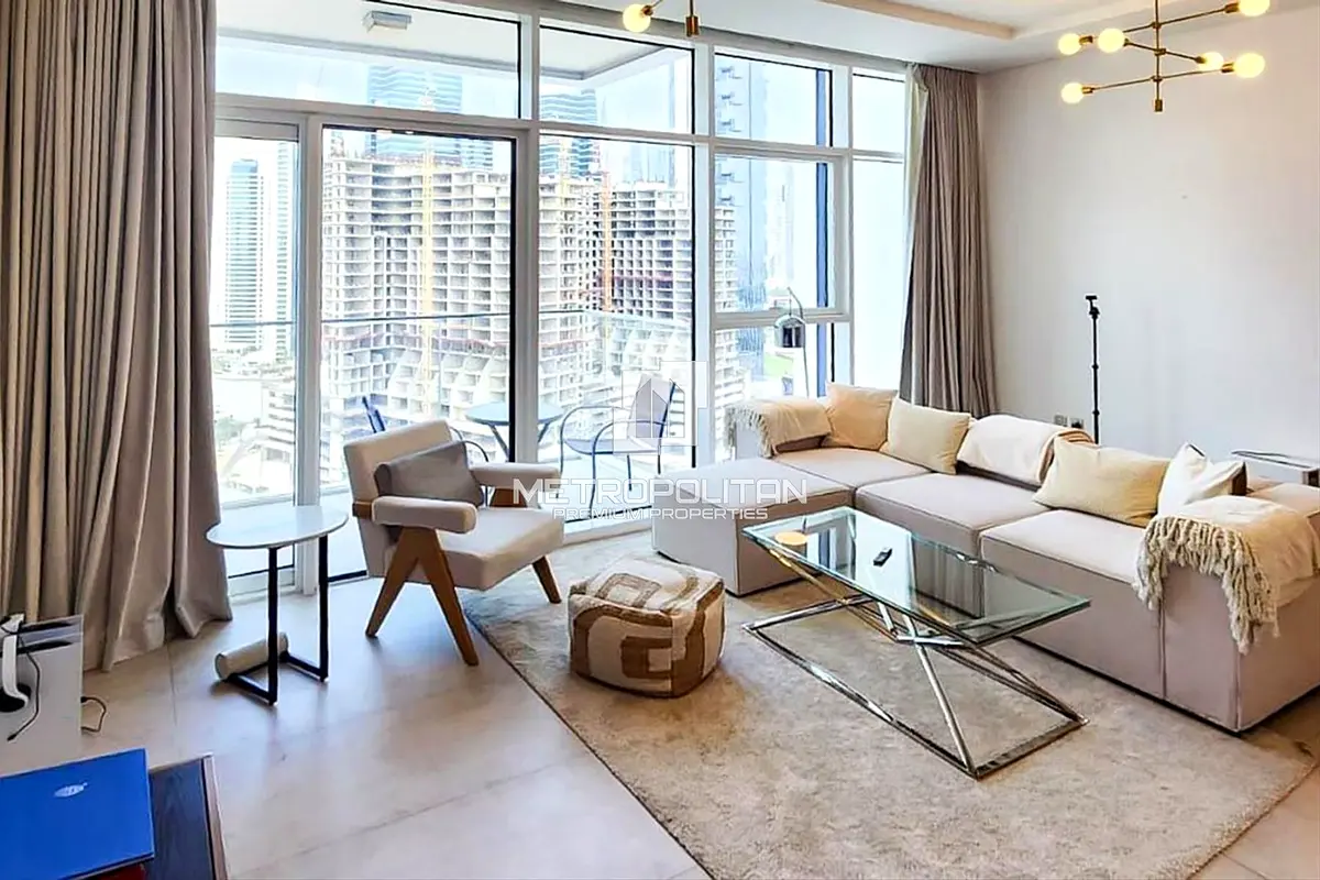 Fully Furnished | Mid Floor | Spacious Layout فى دبى