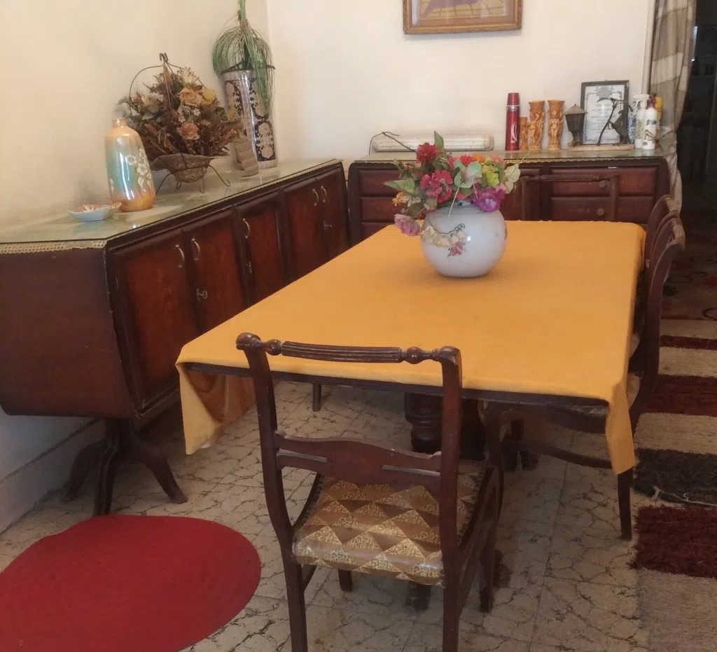 سفرة ل 8 كراسي و 2 بوفيه للبيع في الجيزة
