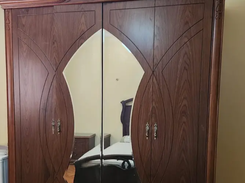 غرفه نوم فى حاله ممتازه في الجيزة
