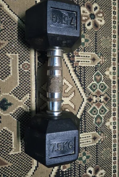 دمبل هكس سداسي الشكل ⁦⁦7.5⁩⁩ كيلو للبيع بحالة جيدة جدا الجيزة