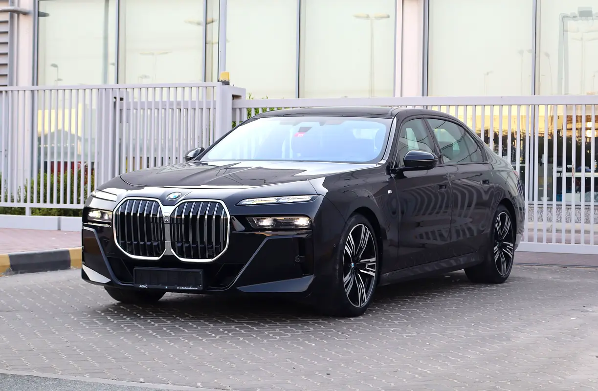 BMW 7-Series 740i 2023 للبيع فى الشارقه