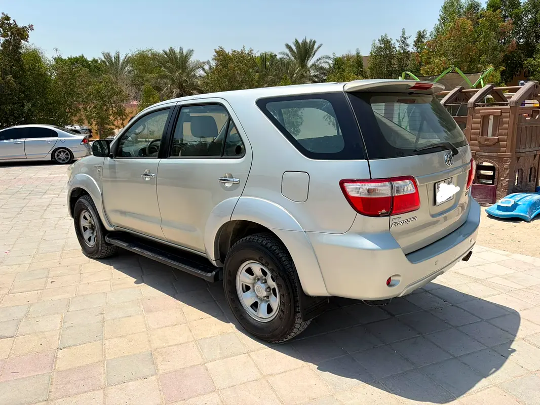 Toyota Fortuner SR5 2009 للبيع فى دبى