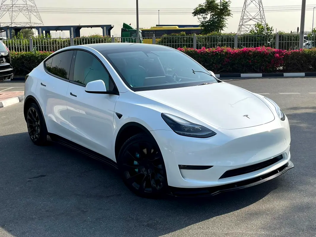 Tesla Model Y Long Range 2023 للبيع فى دبى