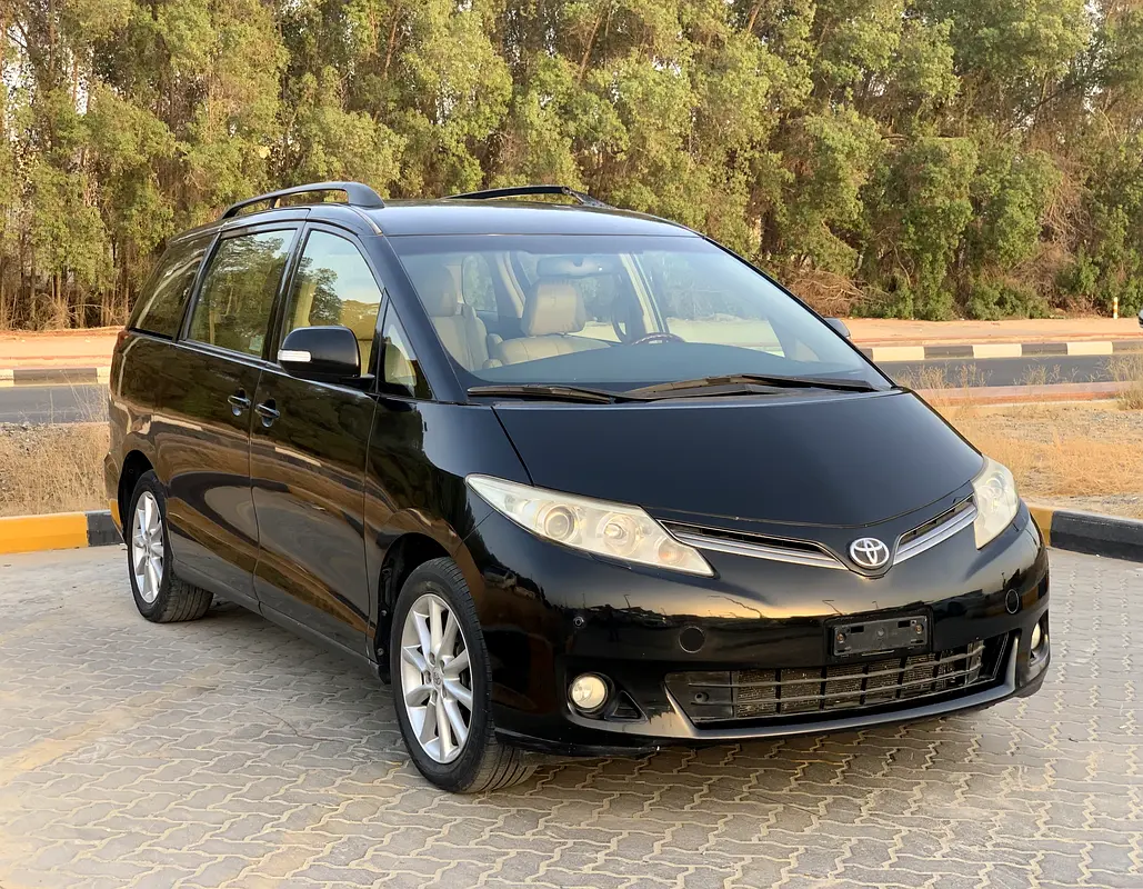 Toyota Previa SE 2017 للبيع فى دبى