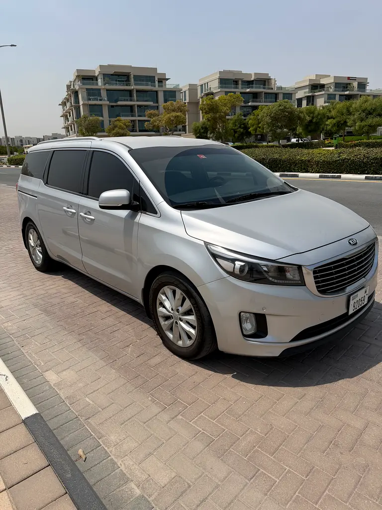 Kia Carnival EX 2018 للبيع فى دبى